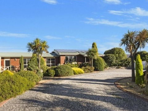 The Lodge - Southport Accommodation 2