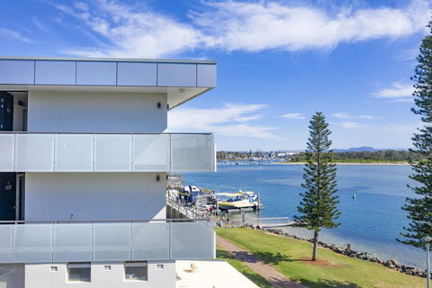 The Mid Pacific - Southport Accommodation 0