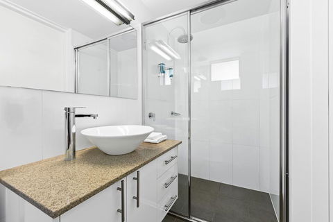 The Mid Pacific - Southport Accommodation 3