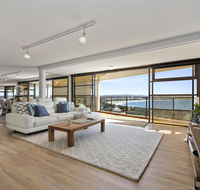 The Penthouse  Point Cartwright - INSTANT HOTEL WINNER 2019 - Southport Accommodation