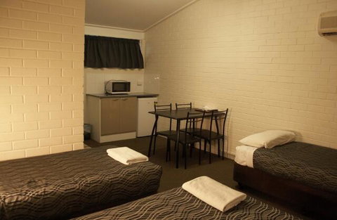 The Plains Motor Inn - Accommodation Southport 3