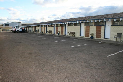 The Plains Motor Inn - Accommodation Southport 1