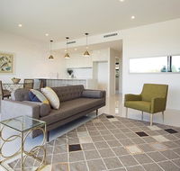 The Princess Bride - Executive 3BR Bulimba Apartment with Balcony in Central Location - Southport Accommodation
