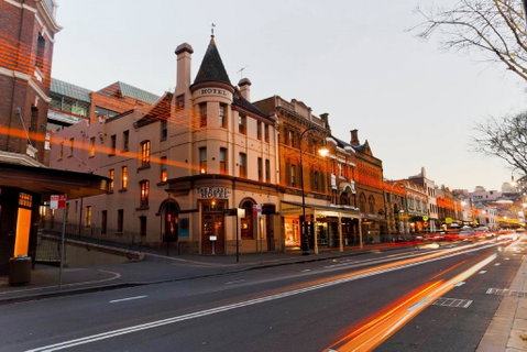 The Russell Hotel - Accommodation Southport 3