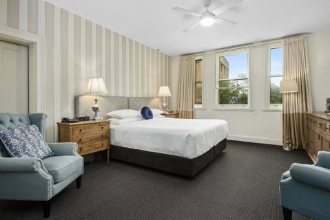 The Russell Hotel - Accommodation Southport 1