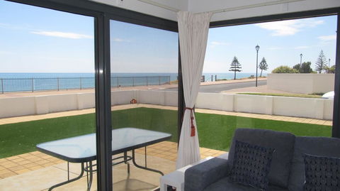 The Somerton Beach Retreat - Southport Accommodation 0