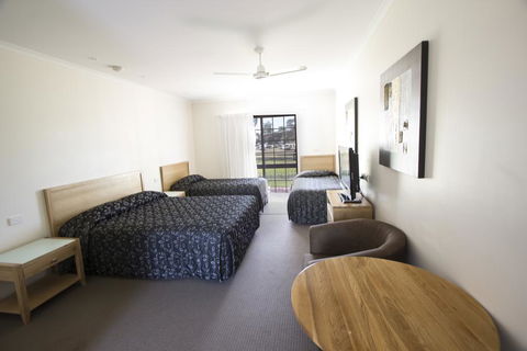 Tocumwal Golf Resort - Southport Accommodation 2
