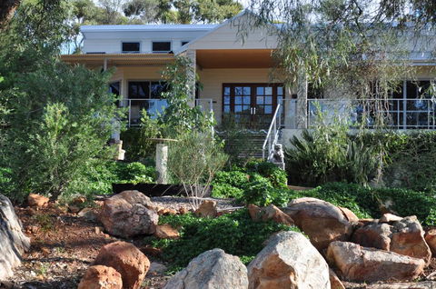 Tree Lodge - Southport Accommodation 0