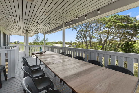TREE TOPS VIEWS - BLAIRGOWRIE - Southport Accommodation 0