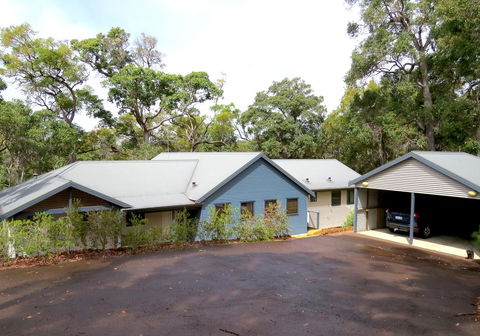 Treehouse - 3 Acre Elevated Nature Setting - Southport Accommodation 1