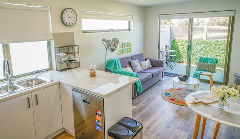 U201 Brunswick Living Brand New Deluxe Balcony Upper Floor Apartment Close To Airport And CBD - Southport Accommodation 0