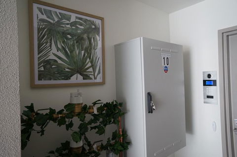 U201 Brunswick Living Brand New Deluxe Balcony Upper Floor Apartment Close To Airport And CBD - Southport Accommodation 2