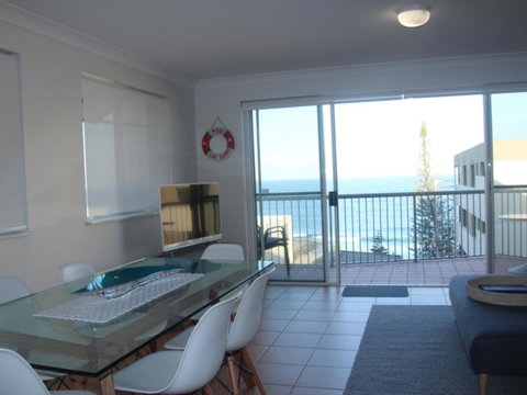 Unit 5 Sanctuary Shores, Kings Beach - Free Wifi! - Accommodation Southport 1