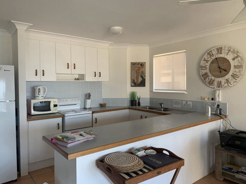 Unit 5 Sanctuary Shores, Kings Beach - Free Wifi! - Accommodation Southport 3