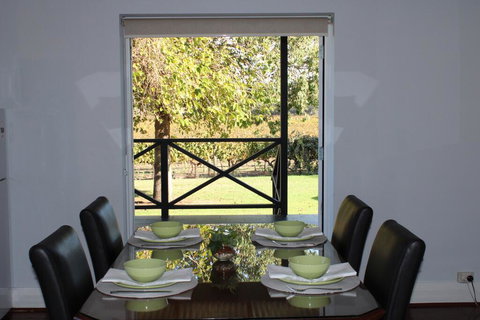 Upper Reach Spa Cottage - Southport Accommodation 2