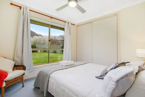 Valley View Townhouse - On The RAIL TRAIL - Southport Accommodation 1