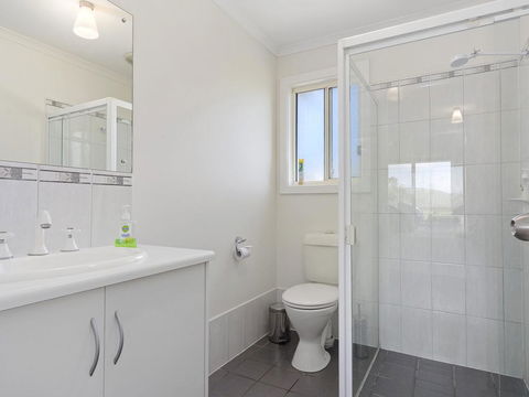 VALLEY VIEWS - 10 Valley Heights Drive - Southport Accommodation 0