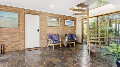 VIEWS AT MCCRAE..... - Southport Accommodation 1