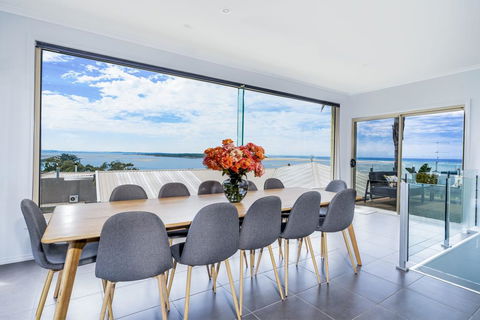VIEWS FOREVER - INVERLOCH - Southport Accommodation 1
