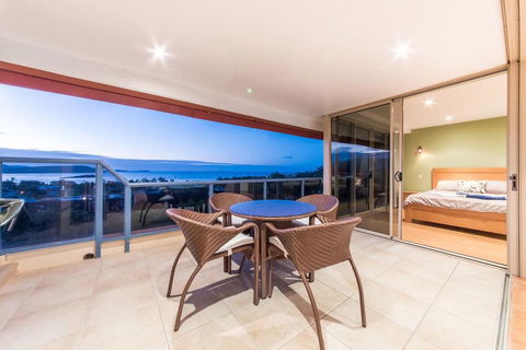 VIEWS ON ELSHEBY - Southport Accommodation 2