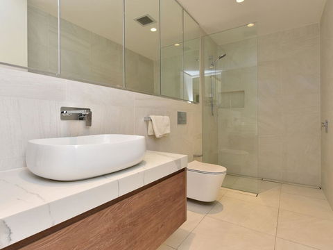Villa Catania Waterside At Trinity Point - Southport Accommodation 3