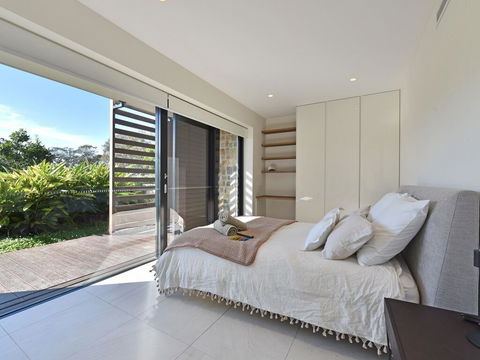 Villa Catania Waterside At Trinity Point - Southport Accommodation 1