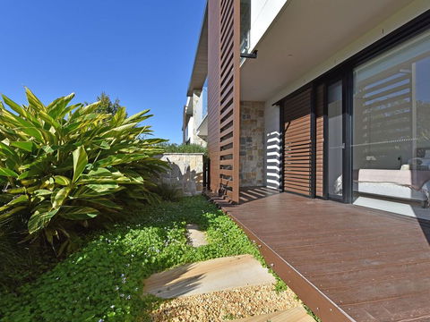 Villa Catania Waterside At Trinity Point - Southport Accommodation 2