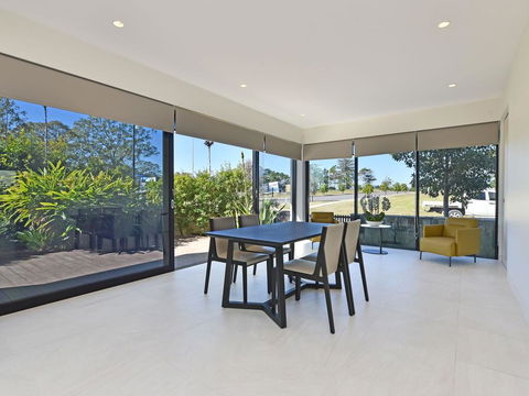 Villa Sorrento Waterside At Trinity Point - Southport Accommodation 1