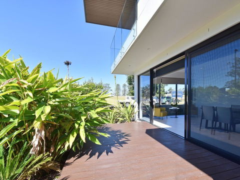 Villa Sorrento Waterside At Trinity Point - Southport Accommodation 2