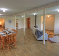 Village Stays Coldstream Gallery Bungalow - Southport Accommodation