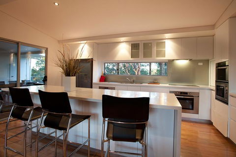 Vintners - More Space For You To Enjoy! - Southport Accommodation 3