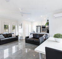 Wagga Apartments 1 - Southport Accommodation