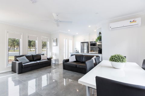 Wagga Apartments #1 - Southport Accommodation 0