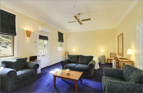 Walhalla's Star Hotel - Southport Accommodation 2