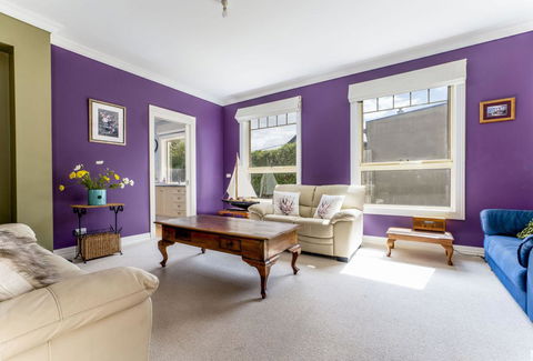 WALKIN ON SUNSHINE - STROLL TO BEACH BREAK - Southport Accommodation 3