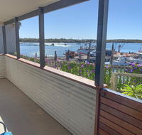 Walshys Shack - Southport Accommodation
