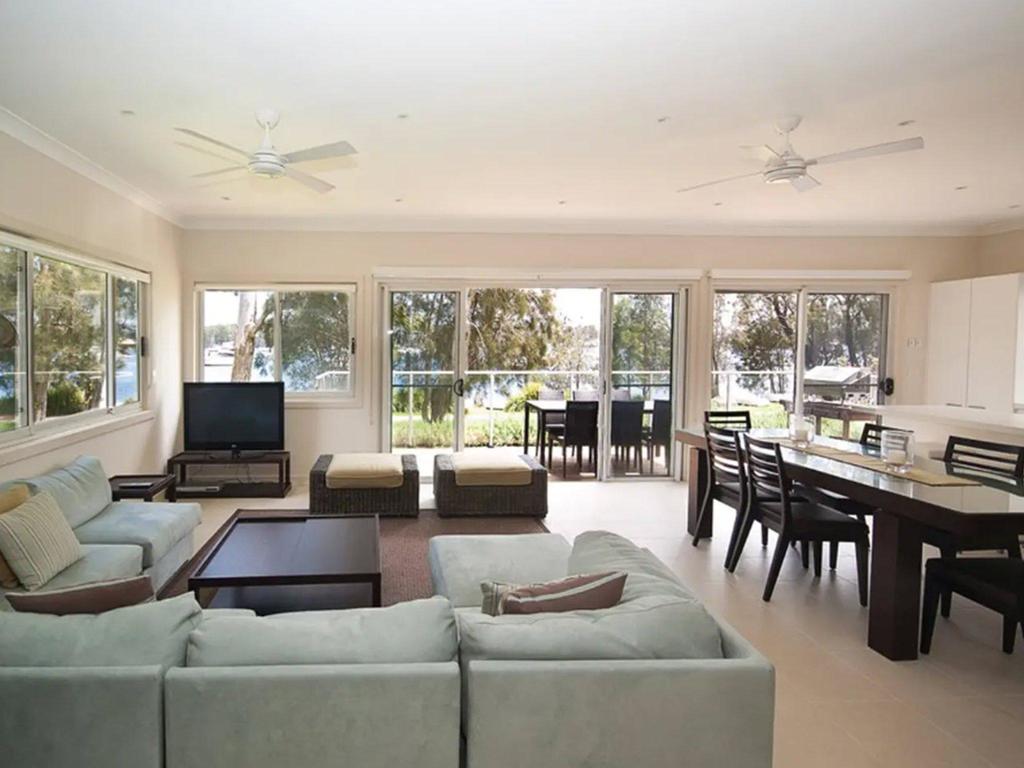 Wangi Wangi NSW Southport Accommodation