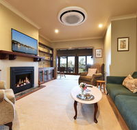 Wangi Waterfront Delight 4br Waterfront Reserve Home - Southport Accommodation