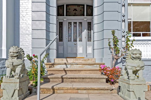 Waratah On York - Southport Accommodation 2