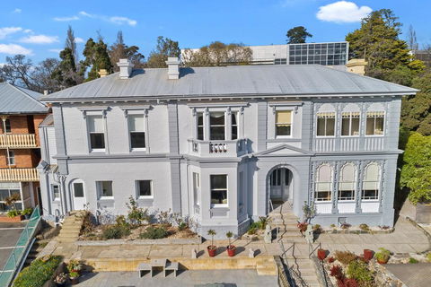 Waratah On York - Southport Accommodation 3