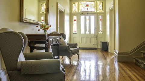 Waratah On York - Southport Accommodation 1