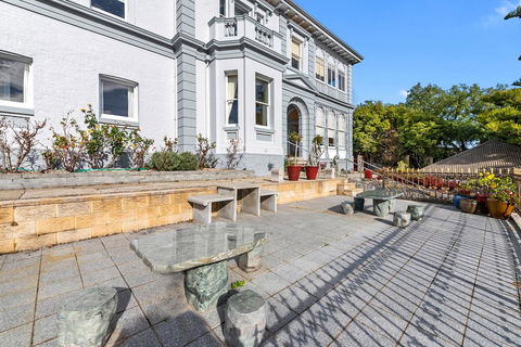 Waratah On York - Southport Accommodation 0