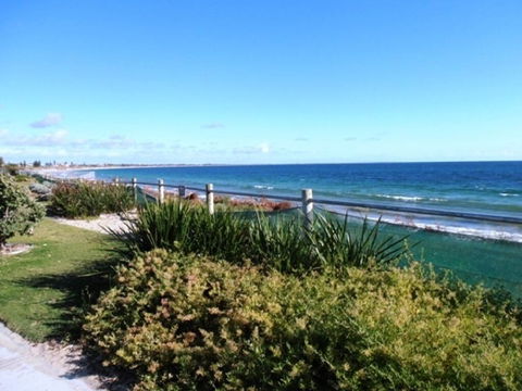Warnbro Beach Family Accommodation - Southport Accommodation 3