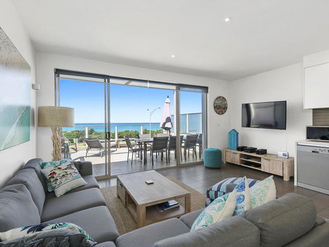 WATERFRONT SEVEN - In The Heart Of Lorne - Southport Accommodation 3