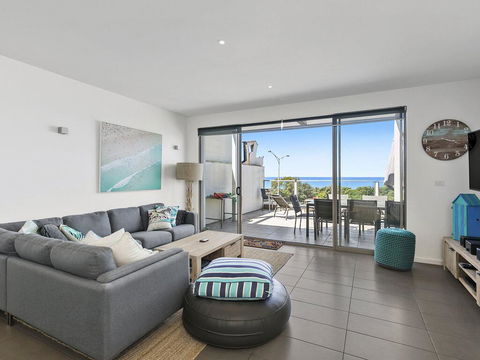 WATERFRONT SEVEN - In The Heart Of Lorne - Southport Accommodation 0