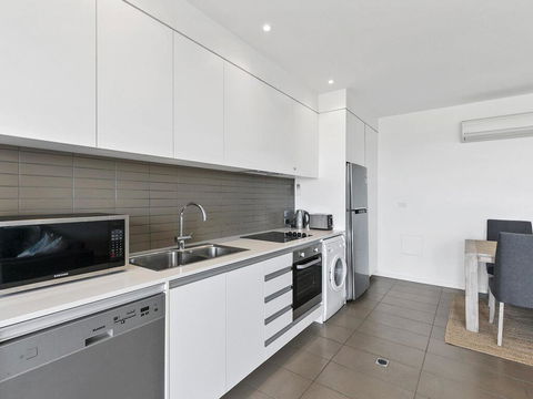 WATERFRONT SEVEN - In The Heart Of Lorne - Southport Accommodation 1