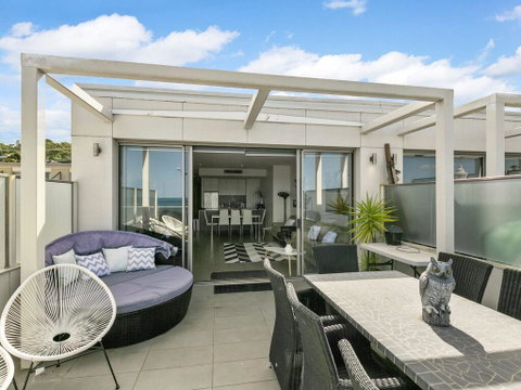 WATERFRONT THREE- In The Heart Of Lorne - Southport Accommodation 1