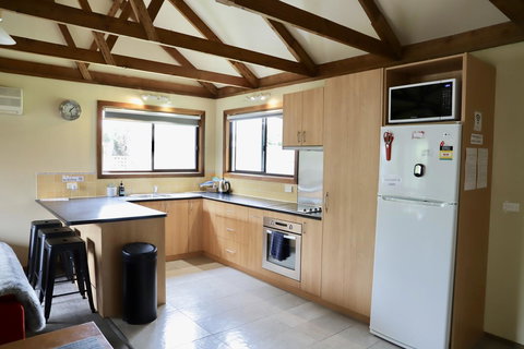 Red Ceder Cottage - Great Ocean Road - Port Campbell - Accommodation Southport 11