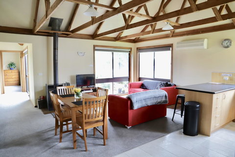 Red Ceder Cottage - Great Ocean Road - Port Campbell - Accommodation Southport 12