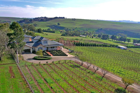 Waybourne- Vineyard And Winery - Southport Accommodation 0